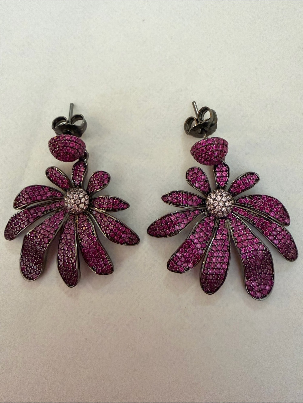 Earrings,blackened silver, Sapphires Daisy Drop Fashion Floral State